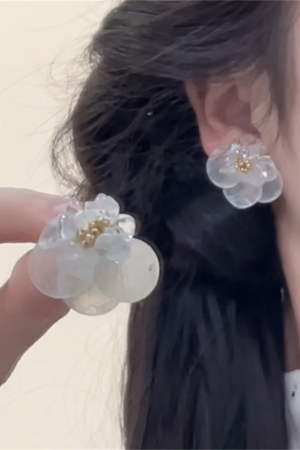 Vintage-Inspired Crystal Flower Shell Earrings - French Niche Design, Light Luxury Drop Style, Fairy Aesthetic
