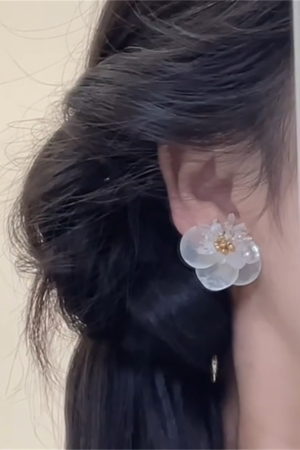 Vintage-Inspired Crystal Flower Shell Earrings - French Niche Design, Light Luxury Drop Style, Fairy Aesthetic