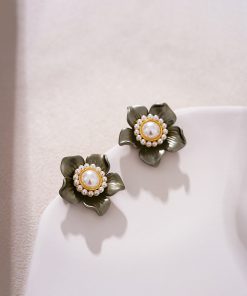 Vintage-Inspired Dark Green Floral Stud Earrings for Women - Unique High-End Design, Small Flower Jewelry, Elegant Temperament