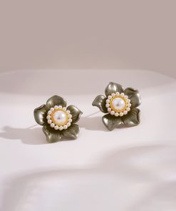Vintage-Inspired Dark Green Floral Stud Earrings for Women - Unique High-End Design, Small Flower Jewelry, Elegant Temperament