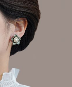 Vintage-Inspired Dark Green Floral Stud Earrings for Women - Unique High-End Design, Small Flower Jewelry, Elegant Temperament