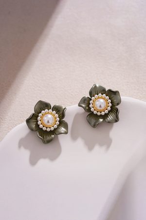 Vintage-Inspired Dark Green Floral Stud Earrings for Women - Unique High-End Design, Small Flower Jewelry, Elegant Temperament
