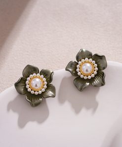 Vintage-Inspired Dark Green Floral Stud Earrings for Women - Unique High-End Design, Small Flower Jewelry, Elegant Temperament