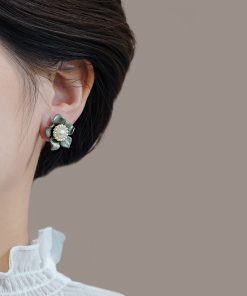 Vintage-Inspired Dark Green Floral Stud Earrings for Women - Unique High-End Design, Small Flower Jewelry, Elegant Temperament