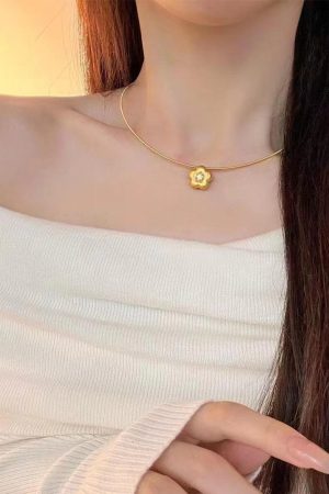 Vintage-Inspired Gold Plum Blossom Necklace with Snake Bone Chain - Elegant Minimalist Floral Clavicle Jewelry for Women
