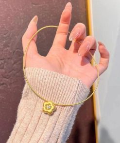 Vintage-Inspired Gold Plum Blossom Necklace with Snake Bone Chain - Elegant Minimalist Floral Clavicle Jewelry for Women