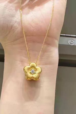 Vintage-Inspired Gold Plum Blossom Necklace with Snake Bone Chain - Elegant Minimalist Floral Clavicle Jewelry for Women
