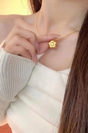 Vintage-Inspired Gold Plum Blossom Necklace with Snake Bone Chain - Elegant Minimalist Floral Clavicle Jewelry for Women