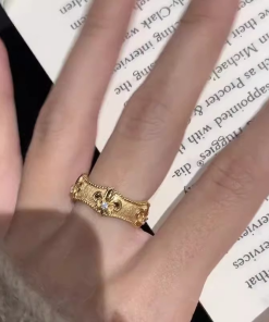 Vintage-Inspired Iris Flower Ring for Women - Exquisite Palace Style, Niche Design, Versatile High-End Look