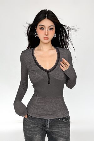 Vintage-Inspired Low-Cut V-Neck Long Sleeve T-Shirt - Slim Fit Waist-Defining Top for Autumn Winter Layering