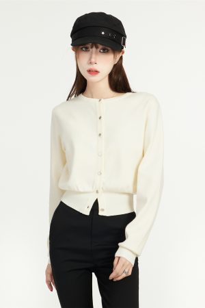 Vintage-Inspired Round Neck Knitted Cardigan for Women - Elegant Short Coat for Spring and Autumn, Stylish Niche Design