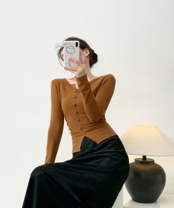 Vintage-Inspired V-Neck Knitted Top for Women with Pleated Design and Slim Fit, Perfect for Y2K and Korean Style Fashion