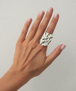 Vintage Irregular Glossy Rectangular Ring - Exaggerated Pleated Hand Accessory for European and American Style Fashion