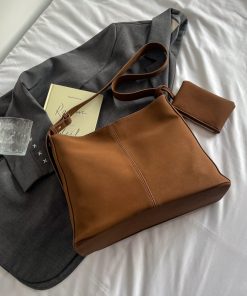 Vintage Large Capacity Crossbody Bucket Bag for Women - Casual Versatile Shoulder Bag for Commuters, Autumn 2025 Style