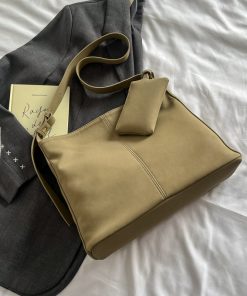 Vintage Large Capacity Crossbody Bucket Bag for Women - Casual Versatile Shoulder Bag for Commuters, Autumn 2025 Style