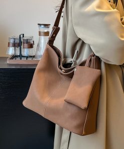 Vintage Large Capacity Crossbody Bucket Bag for Women - Casual Versatile Shoulder Bag for Commuters, Autumn 2025 Style