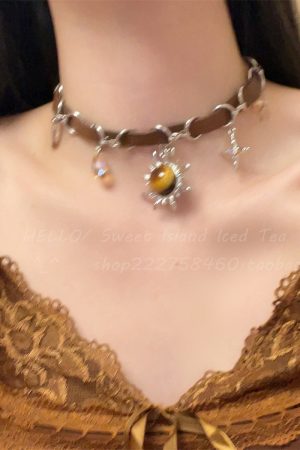 Vintage Leather Spliced Sun Pendant Choker Necklace for Women, Collarbone Chain Neck Accessory, Bohemian Style Jewelry