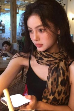 Vintage Leopard Print Silk Scarf - High-End Thin Shawl for Spicy Millennial Style, Chic Personality Accessory