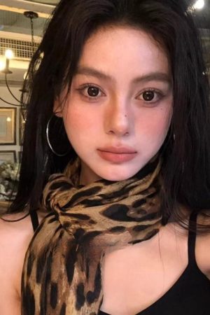Vintage Leopard Print Silk Scarf - High-End Thin Shawl for Spicy Millennial Style, Chic Personality Accessory