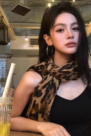 Vintage Leopard Print Silk Scarf - High-End Thin Shawl for Spicy Millennial Style, Chic Personality Accessory