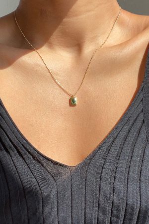 Vintage Light Luxury Emerald Green Square Necklace for Women, Adjustable Clavicle Chain, High-End Influencer Style