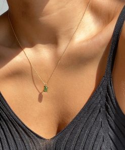 Vintage Light Luxury Emerald Green Square Necklace for Women, Adjustable Clavicle Chain, High-End Influencer Style