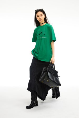 Vintage Logo Short Sleeve T-Shirt in 90s Style - Retro Graphic Tee for Casual Wear