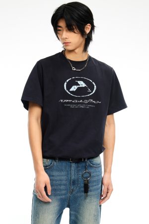 Vintage Logo Short Sleeve T-Shirt in 90s Style - Retro Graphic Tee for Casual Wear