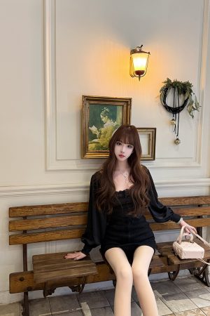 Vintage Moon Vera Niche Design Pullover T-shirt for Women - Princess Sleeve with Lace Trim, Spring Summer Fashion 2025