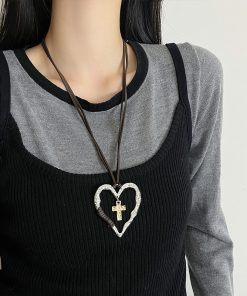 Vintage Multi-Layered Heart Cross Necklace for Women, Exaggerated Hoodie Chain, Long Sweater Chain, Y2K European American Style