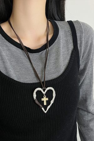 Vintage Multi-Layered Heart Cross Necklace for Women, Exaggerated Hoodie Chain, Long Sweater Chain, Y2K European American Style