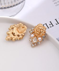 Vintage Pearl Earrings with Diamond-Studded Lion Head, Court Style, Imitation Pearl Design, Elegant Statement Jewelry