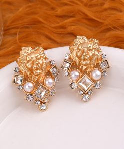 Vintage Pearl Earrings with Diamond-Studded Lion Head, Court Style, Imitation Pearl Design, Elegant Statement Jewelry