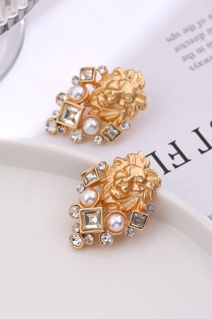 Vintage Pearl Earrings with Diamond-Studded Lion Head, Court Style, Imitation Pearl Design, Elegant Statement Jewelry