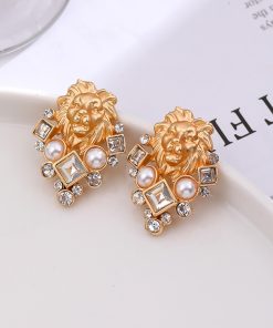 Vintage Pearl Earrings with Diamond-Studded Lion Head, Court Style, Imitation Pearl Design, Elegant Statement Jewelry