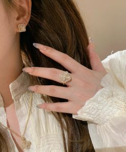 Vintage Pink Chalcedony Four-Leaf Clover Earrings - Retro Sparkly Design, Versatile High-End Jewelry for Women