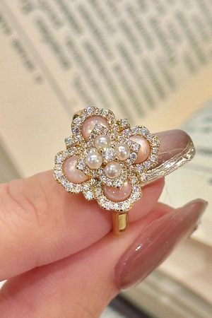 Vintage Pink Chalcedony Four-Leaf Clover Earrings - Retro Sparkly Design, Versatile High-End Jewelry for Women