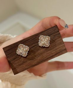 Vintage Pink Chalcedony Four-Leaf Clover Earrings - Retro Sparkly Design, Versatile High-End Jewelry for Women