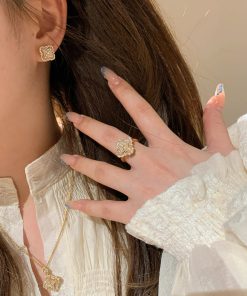 Vintage Pink Chalcedony Four-Leaf Clover Earrings - Retro Sparkly Design, Versatile High-End Jewelry for Women