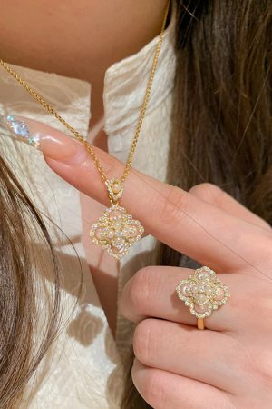 Vintage Pink Chalcedony Four-Leaf Clover Earrings - Retro Sparkly Design, Versatile High-End Jewelry for Women