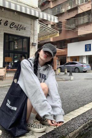 Vintage Pumpkin Print Hoodie for Women â€“ Casual Autumn Loose Fit Drop Shoulder Top, Perfect for Fall Fashion