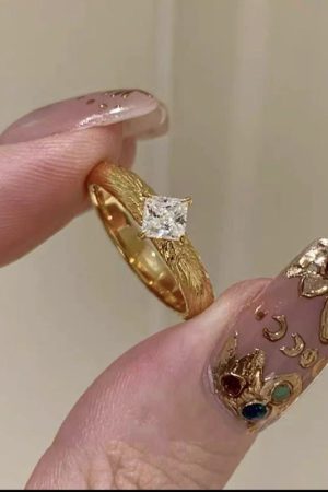 Vintage Purple Bauhinia Flower Textured Small Square Diamond Ring for Women - Lightweight Luxury Retro Index Finger Jewelry 2025