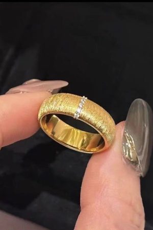 Vintage Purple Bauhinia Flower Textured Small Square Diamond Ring for Women - Lightweight Luxury Retro Index Finger Jewelry 2025