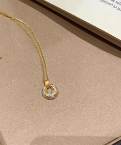 Vintage Retro Textured Diamond-Studded Twisted Necklace for Women, Exquisite Collarbone Chain, 2025 Fashion Statement Piece