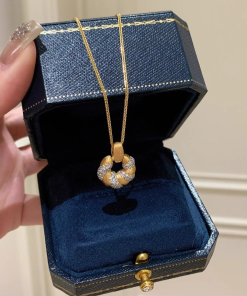 Vintage Retro Textured Diamond-Studded Twisted Necklace for Women, Exquisite Collarbone Chain, 2025 Fashion Statement Piece