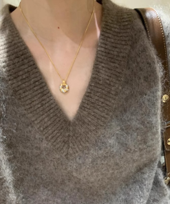 Vintage Retro Textured Diamond-Studded Twisted Necklace for Women, Exquisite Collarbone Chain, 2025 Fashion Statement Piece