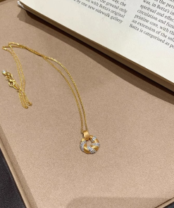 Vintage Retro Textured Diamond-Studded Twisted Necklace for Women, Exquisite Collarbone Chain, 2025 Fashion Statement Piece