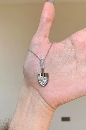 Vintage Silver Shovel Necklace - Exquisite High-End Collarbone Chain Accessory for Women, Fashionable & Versatile