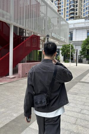 Vintage Stand Collar Water-Washed Denim Jacket for Men, Casual Loose Fit Top for Autumn and Winter, Retro American Style