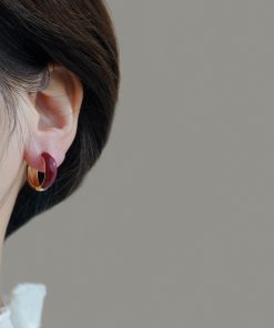 Vintage Wine Red Small Hoop Earrings - French Minimalist Design, High-End Temperament, Versatile Jewelry for Women